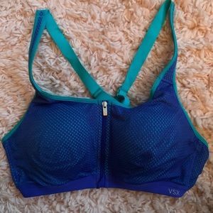 Victoria’s Secret knock out front close sports bra